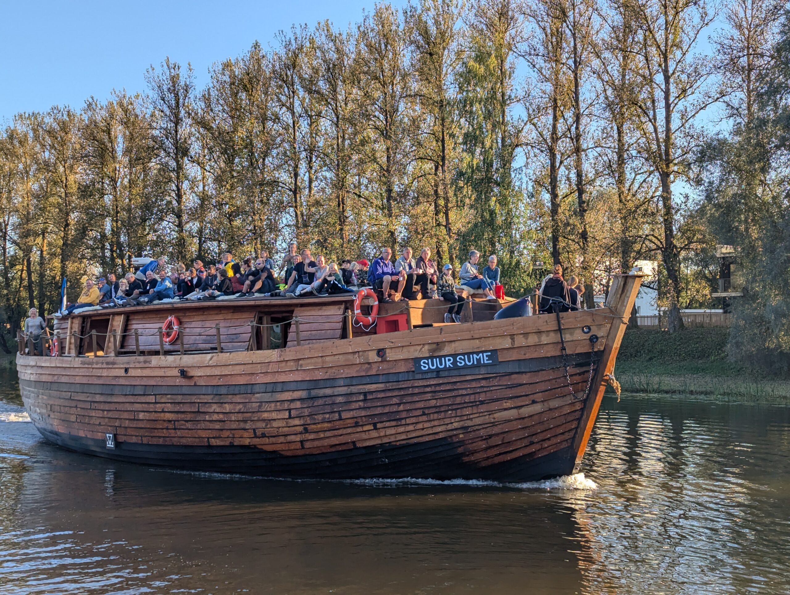 SUNSET BARGE TRIP – BARGES AND UNIVERSITY